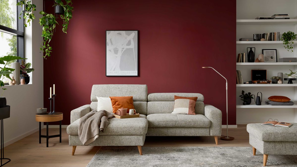 Ecksofa Interliving aus Stoff in Grau Interliving Sofa Serie 4420 - Ecksofa mit Holzfüßen grausilberner Bezug LRS 19 – Stellfläche ca. 178 x 256 cm