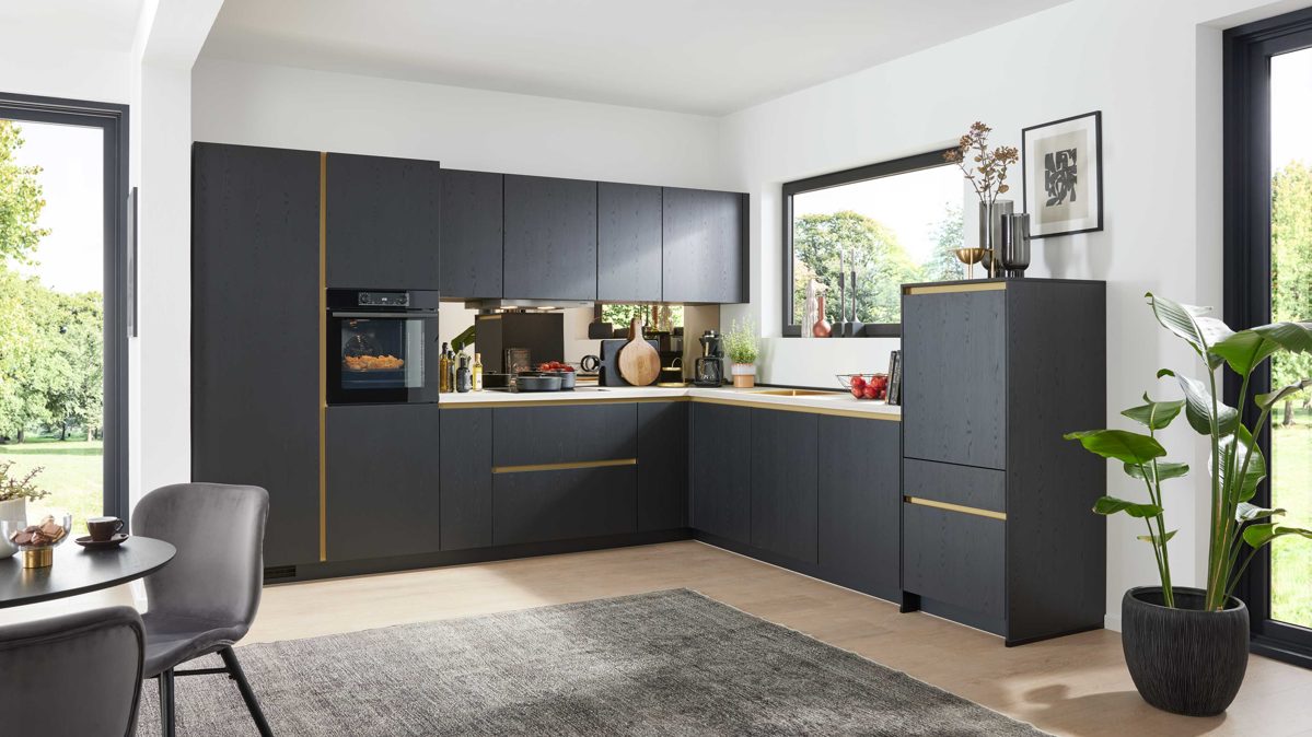 Einbauküche culineo® aus Holz in Schwarz Culineo® Einbauküche C382 mit gorenje Einbaugeräten Eiche Nero - Stellfläche ca. 335 x 305 cm