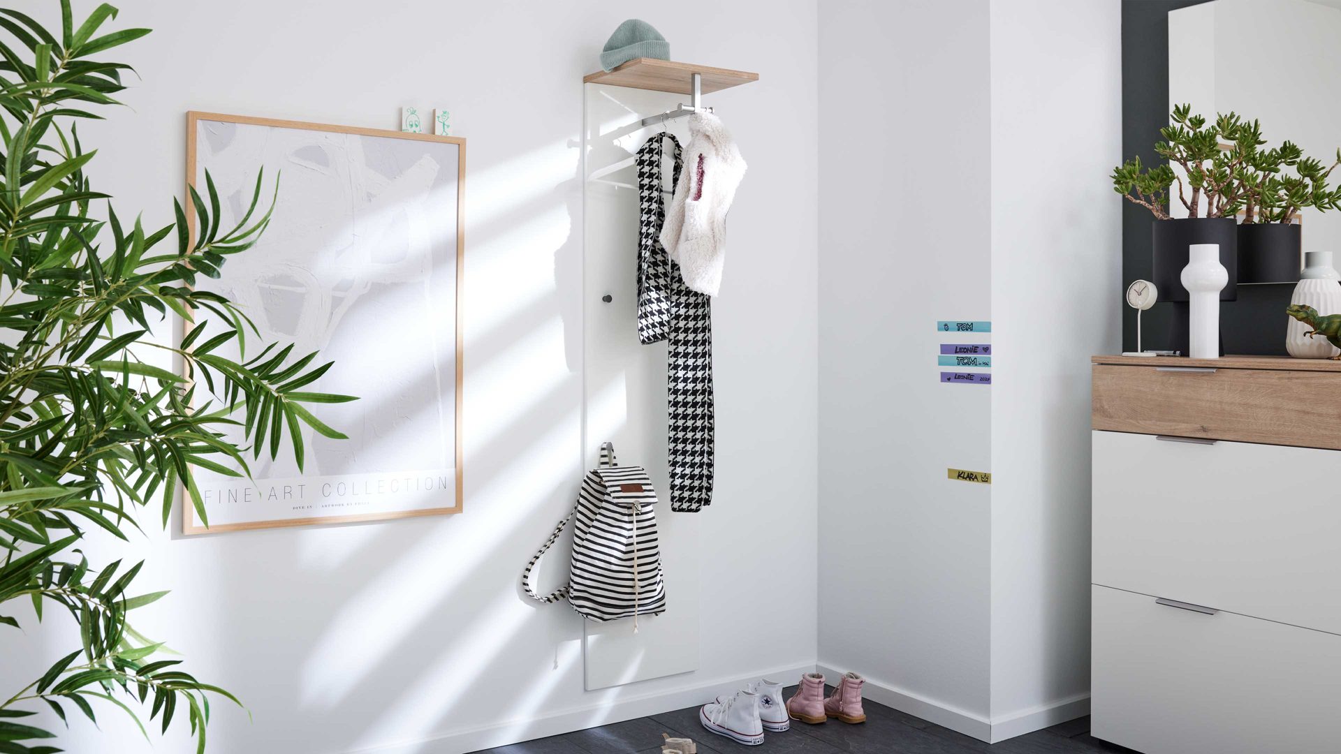 Wandgarderobe Interliving aus Holz in Weiß Interliving Garderobe Serie 6012 - Wandgarderobe weißer Mattlack & Steineiche - ca. 40 x 180 cm