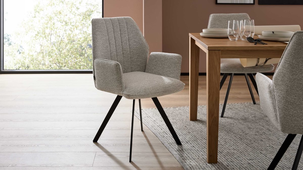 Polsterstuhl Interliving aus Stoff in Weiß Interliving Esszimmer Serie 5102 – Armlehnstuhl leinenfarbener Jacquard Lodge L07 & schwarzes Eisen