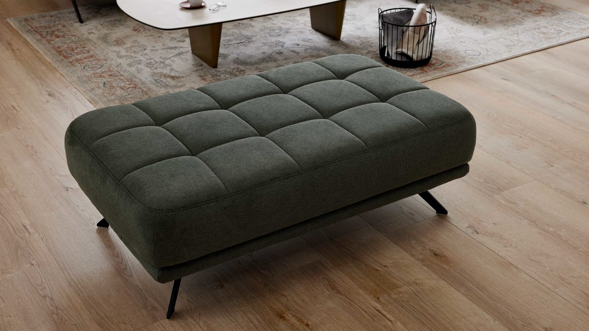Polsterhocker Interliving aus Stoff in Grün Interliving Sofa Serie 4303 – XXL-Hocker moosgrüne Pfotenstoff Cyber - ca. 126 x 76 cm