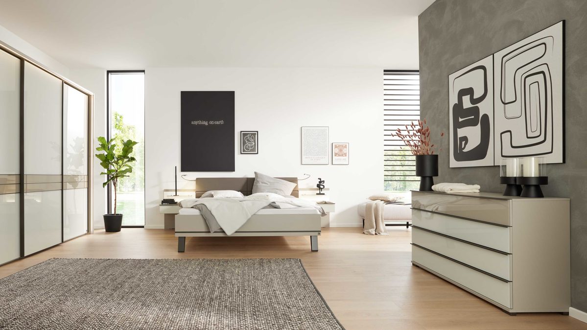Komplettzimmer Interliving aus Holz in Hellgrau Interliving Schlafzimmer Serie 1032 – Komplettzimmer mit Wäschekommode Kieselgrau & Weiß - Liegefläche ca. 180 x 200 cm