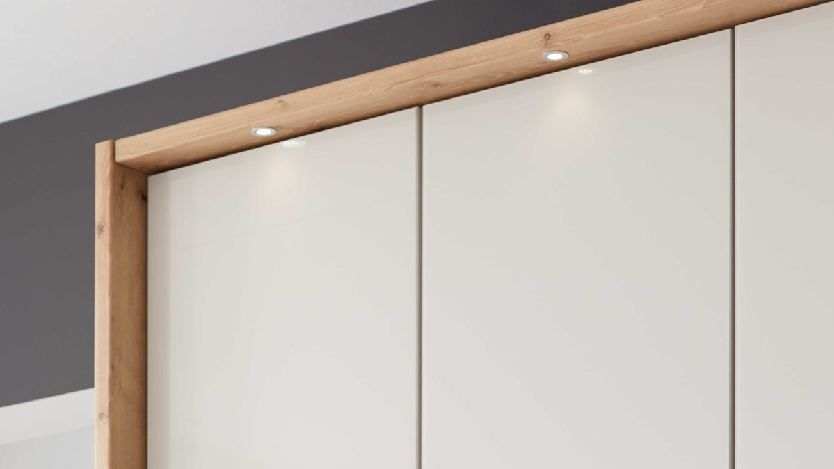 Passepartout Interliving aus Holz in Holzfarben Interliving Kleiderschrank Serie 1205 – beleuchteter Passepartoutrahmen 907 Eiche Bianco - für ca. 300 cm Breite