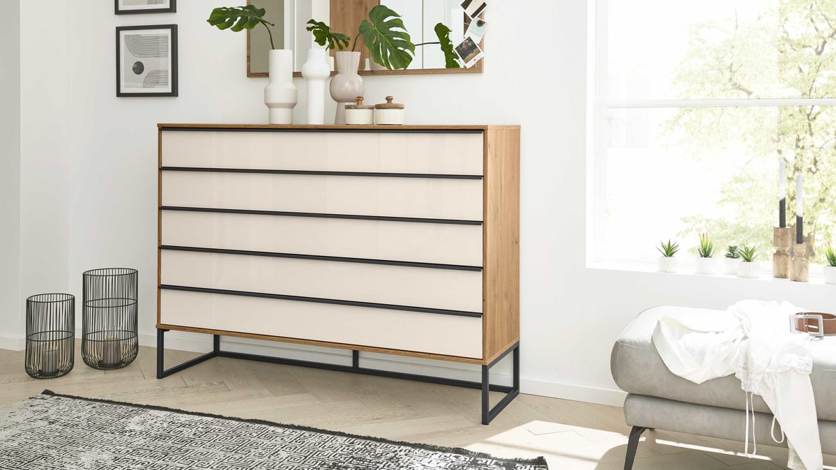 Schubladenkommode Interliving aus Holz in Weiß Interliving Kleiderschrank Serie 1205 – Schubladenkommode 989 Weiß & Eiche Bianco – fünf Schubladen, Breite ca. 80 cm