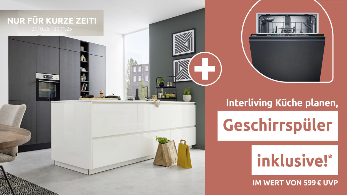 Einbauküche Interliving aus Holz in Dunkelbraun Interliving Küche Serie 3069 mit AEG-Einbaugeräten Stripe Wood Coffee & Hochglanz Weiß – zweizeilig