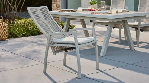 Gartenmöbel-Set Interliving aus Metall in Beige Interliving Gartenmöbel Serie 7011 - Essgruppe mit vier Stühlen beiger gesinterter Stein, Rope & Olefin, taupefarbenes Aluminium