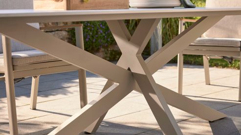 Gartentisch Interliving aus Stein in Beige Interliving Gartenmöbel Serie 7014 - Esstisch für Draußen gesinterter beiger Stein & taupefarbenes Aluminium - ca. 220 x 100 cm