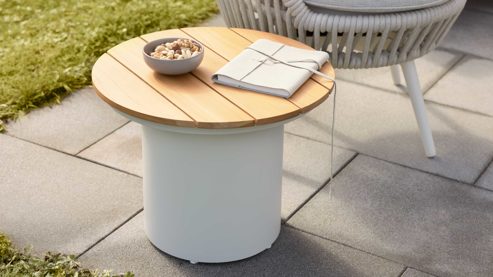 Gartentisch Interliving aus Metall in Beige Interliving Gartenmöbel Serie 7015 - Beistelltisch mit Holzplatte Teakholz & taupefarbenes  Aluminium - Durchmesser ca. 50 cm