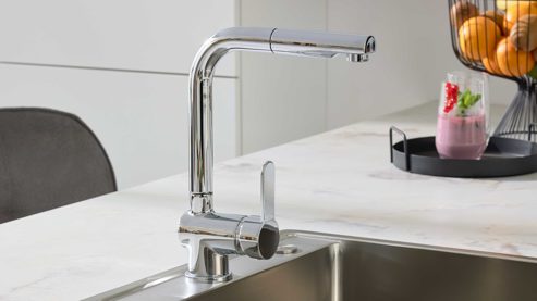 Einbauküche Interliving aus Holz in Weiß Interliving Küche Serie 3089 mit AEG-Einbaugeräten Weiß – Stellfläche ca. 220 x 480 cm