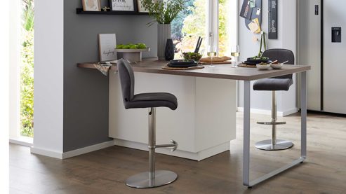 Einbauküche Interliving aus Holz in Weiß Interliving Küche Serie 3090 mit Side by Side Kühlschrank Magnolia – zweizeilig