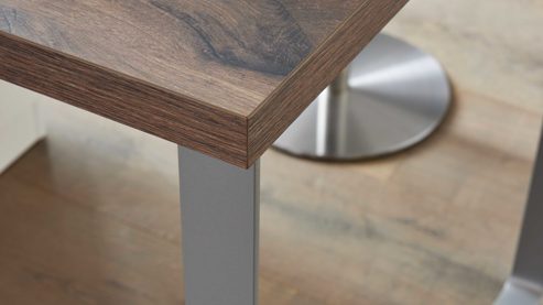 Einbauküche Interliving aus Holz in Weiß Interliving Küche Serie 3090 mit Side by Side Kühlschrank Magnolia – zweizeilig