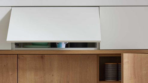 Einbauküche Interliving aus Holz in Weiß Interliving Küche Serie 3094 mit Garderobenschränken Mattweiß & Chalet Eiche