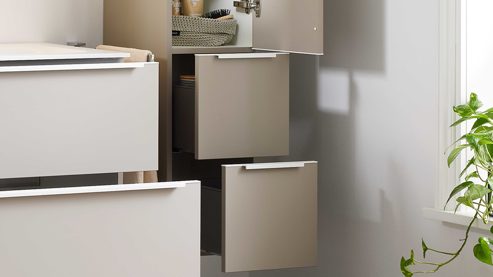 Hängeschrank Interliving aus Holz in Beige Interliving Bad Serie 3710 - Hängeschrank links, eine Tür & zwei Schubladen - Macchiato, Höhe ca. 130 cm