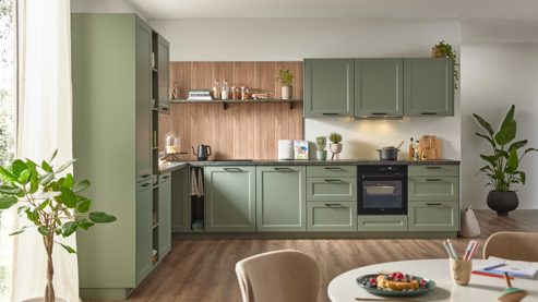 Einbauküche culineo® aus Holz in Grün Culineo® Einbauküche C684 mit Einbaugeräten Schilf, Eiche Sierra & Schwarz - zweizeilig