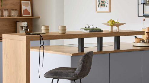 Einbauküche culineo® aus Holz in Hellblau Culineo® Einbauküche C357 mit SIEMENS Einbaugeräten Sky & Eiche Honig - zweizeilig