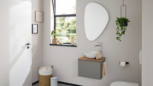 Badmöbel-Set Interliving aus Holz in Grau Interliving Bad Serie 3715 - Gästebadlösung mit beleuchtetem Spiegel Taupegrau, Viking Oak & Weiß - eine Tür, Breite ca. 50 cm