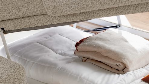 Bettkasten Interliving aus Metall in Transparent Interliving Sofa Serie 4420 - Aufklappfunktion für Chaiselongue