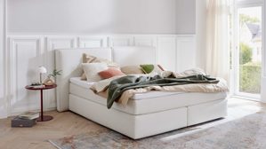 Boxspringbett Interliving aus Stoff in Weiß Interliving Boxspring Bett Serie 1421 elfenbeinfarbener Bezug Alfor 101 - Liegefläche ca. 180 x 200 cm