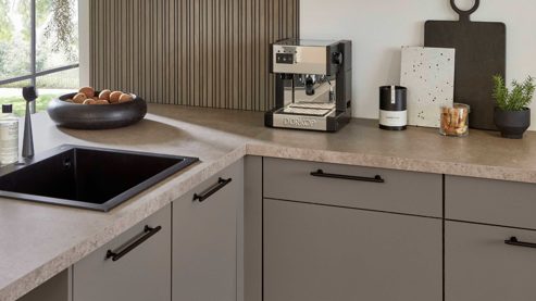 Einbauküche Nobilia® aus Holz in Grau nobilia® Einbauküche Easytouch mit Geräten Taupegrau - zweiteilig