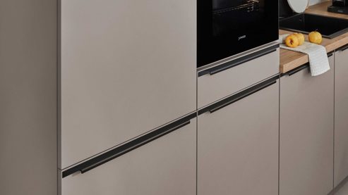 Einbauküche Nobilia® aus Holz in Beige nobilia® Einbauküche Laser mit Geräten und  Ansetztisch Macchiato & Eiche Honig - Stellfläche ca. 305 x 336 cm