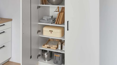 Einbauküche Nobilia® aus Holz in Weiß nobilia® Einbauküche Laser mit Geräten und Stauraumschränken Mattweiß & Eiche Como - zweiteilig