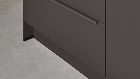 Einbauküche Nobilia® aus Holz in Dunkelbraun nobilia® Einbauküche Look mit Geräten und Kücheninsel Coffee strukturiert, Eiche olive & Schiefergrau - zweiteilig