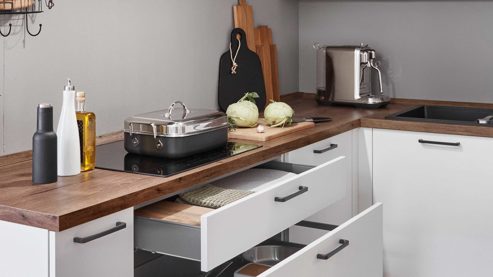 Einbauküche Nobilia® aus Holz in Weiß nobilia® Einbauküche Senso mit Geräten, z. B. Inselhaube Alpinweiß & Eiche Havanna - Stellfläche ca. 300 x 340 cm