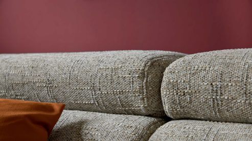 Ecksofa Interliving aus Stoff in Grau Interliving Sofa Serie 4420 - Ecksofa mit Holzfüßen grausilberner Bezug LRS 19 – Stellfläche ca. 178 x 256 cm