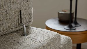 Ecksofa Interliving aus Stoff in Grau Interliving Sofa Serie 4420 - Ecksofa mit Holzfüßen grausilberner Bezug LRS 19 – Stellfläche ca. 178 x 256 cm