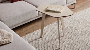 Beistelltisch Interliving aus Keramik in Beige Interliving Couchtisch Serie 6231 - Beistelltisch travertinfarbene Keramik & schwarzer Stahl - 55 x 50 cm