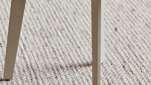 Beistelltisch Interliving aus Keramik in Beige Interliving Couchtisch Serie 6231 - Beistelltisch travertinfarbene Keramik & schwarzer Stahl - 55 x 50 cm