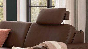 Kopfstütze Interliving aus Leder in Braun Interliving Sofa Serie 4066 – Premium-Kopfstütze walnussfarbenes Leder Cloudy noce - ca. 65 x 23 cm