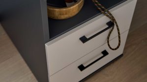 Schreibtisch Interliving aus Holz in Grau Interliving Jugendzimmer Serie 1701 - Schreibtisch Dunkelgrau & Sandgrau, schwarze Metallgriffe 800 - ca. 126 x 65 cm