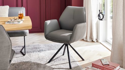 Vierfußstuhl Interliving aus Stoff in Grau Interliving Esszimmer Serie 5116 – Armlehnstuhl mit Motion- & Drehfunktion graue Cord-Lederkombination Fo-Sh & schwarzes Gestell F37