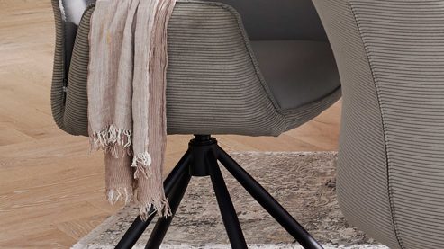 Vierfußstuhl Interliving aus Stoff in Grau Interliving Esszimmer Serie 5116 – Armlehnstuhl mit Motion- & Drehfunktion graue Cord-Lederkombination Fo-Sh & schwarzes Gestell F37