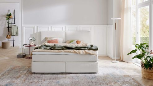 Boxspringbett Interliving aus Stoff in Weiß Interliving Boxspring Bett Serie 1421 elfenbeinfarbener Bezug Alfor 101 - Liegefläche ca. 180 x 200 cm
