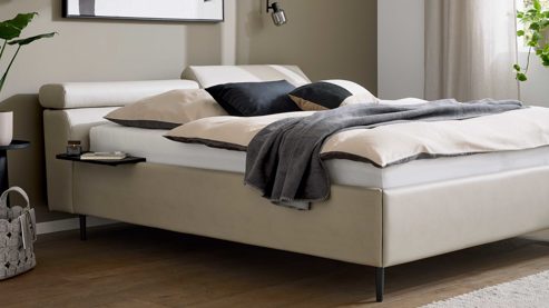 Bettgestell Interliving aus Stoff in Hellgrau Interliving Polsterbett Serie 1422 - Polsterbettgestell hellgrauer Bezug Cloud & schwarze Metallfüße 428 - Liegefläche ca. 180 x 200 cm