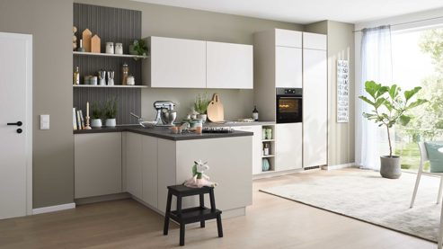 Einbauküche culineo® aus Holz in Beige Culineo® Einbauküche C615 mit AEG Einbaugeräten Sand & taupefarbenes Stripewood  - Stellfläche ca. 442 x 200 cm