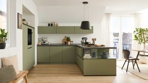 Einbauküche culineo® aus Holz in Hellgrün Culineo® Einbauküche C357  mit Einbaugeräten Olive & Schiefergrau - zweizeilig