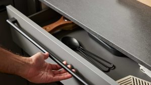 Einbauküche culineo® aus Holz in Dunkelgrau Culineo® Einbauküche C357 mit SIEMENS Einbaugeräten Schiefergrau - Stellfläche ca. 250 x 275 cm