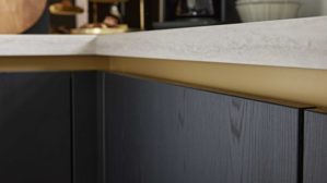 Einbauküche culineo® aus Holz in Schwarz Culineo® Einbauküche C382 mit Einbaugeräten Eiche Nero - Stellfläche ca. 335 x 305 cm