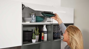 Einbauküche Interliving aus Holz in Weiß Interliving Küche Serie 3032 mit privileg Einbaugeräten Weiß & Quarzgrau - Stellfläche ca. 395 x 245 cm