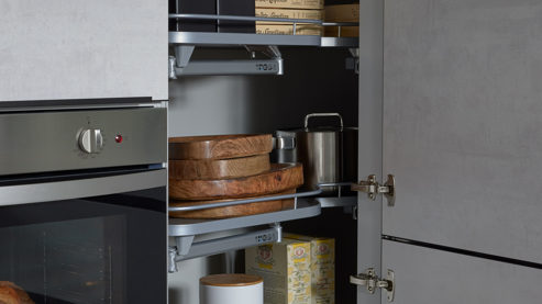 Einbauküche Interliving aus Holz in Weiß Interliving Küche Serie 3080 mit privileg Einbaugeräten weißer Beton - Stellfläche ca. 247 x 308 cm