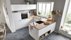 Einbauküche Interliving aus Holz in Weiß Interliving Küche Serie 3081 mit privileg Einbaugeräten Hochglanz Weiß & Natureiche - Stellfläche ca. 250 x 269 cm