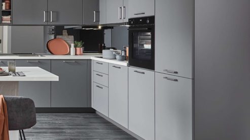 Einbauküche Nobilia® aus Holz in Grau nobilia® Einbauküche Senso mit Elektrogeräten, z. B.  Kühlschrank Schiefergrau - dreizeilig