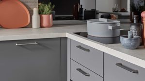 Einbauküche Nobilia® aus Holz in Grau nobilia® Einbauküche Senso mit Elektrogeräten, z. B.  Kühlschrank Schiefergrau - dreizeilig