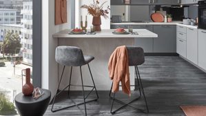 Einbauküche Nobilia® aus Holz in Grau nobilia® Einbauküche Senso mit Elektrogeräten, z. B.  Kühlschrank Schiefergrau - dreizeilig