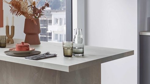 Einbauküche Nobilia® aus Holz in Grau nobilia® Einbauküche Senso mit Elektrogeräten, z. B.  Kühlschrank Schiefergrau - dreizeilig