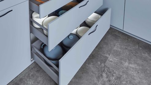 Einbauküche Nobilia® aus Holz in Hellblau nobilia® Einbauküche Senso mit JUNKER Elektrogeräten, z. B.  Backofen Sky, Eiche Como & Stripewood light - Stellfläche ca. 310 x 245 cm