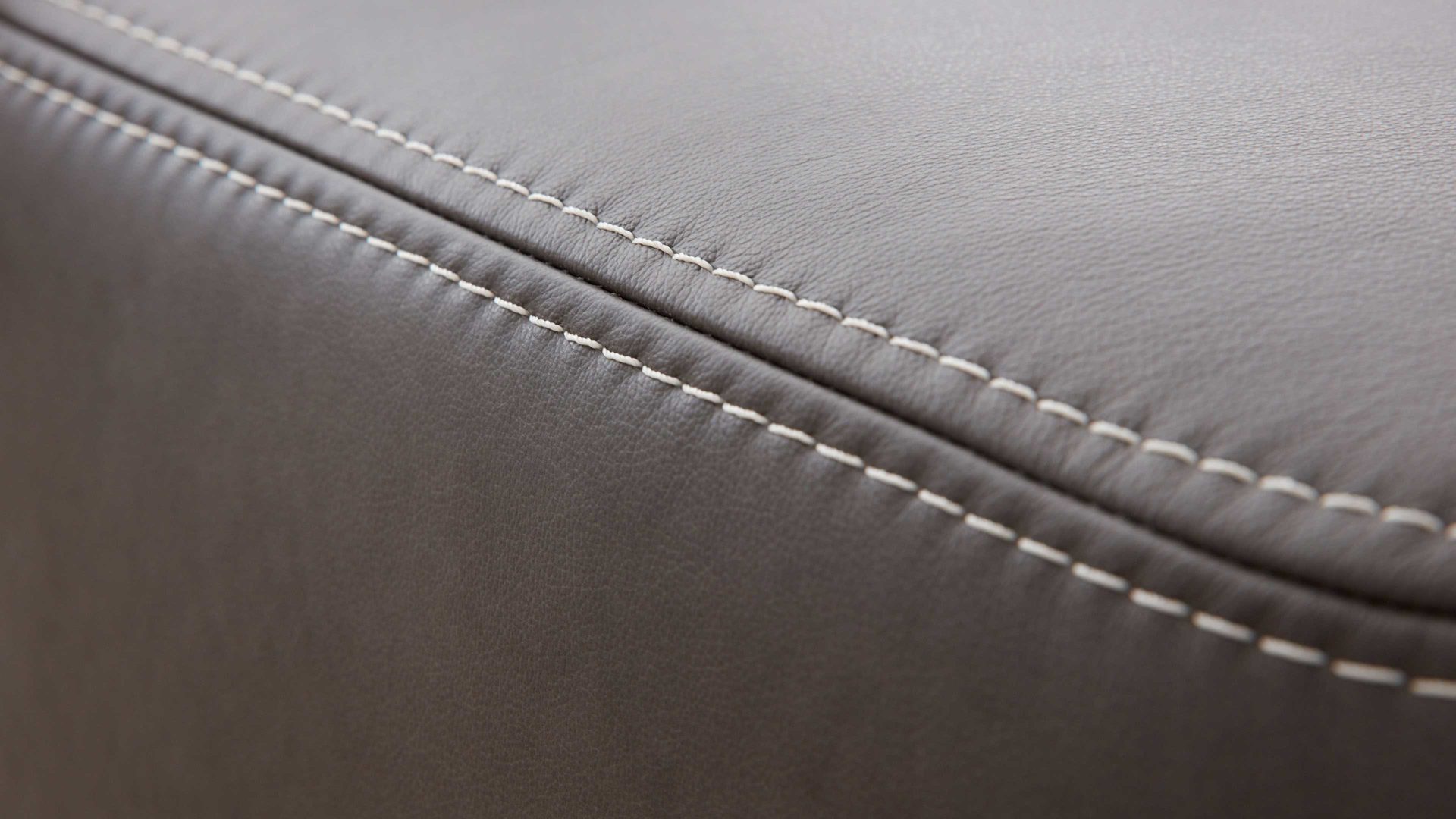 Zweisitzer Interliving aus Leder in Dunkelgrau Interliving Sofa Serie 4251 – Zweisitzer mit Sitztiefenverstellung Breite ca. 190 cm - dunkelgraues Leder Vintage grey & Metallfüße